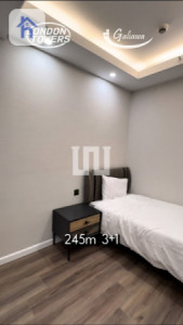 Spacious 245m² Apartment in London Towers Image 7