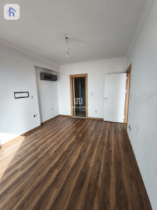 Cozy Apartment in Prime Location Image 3