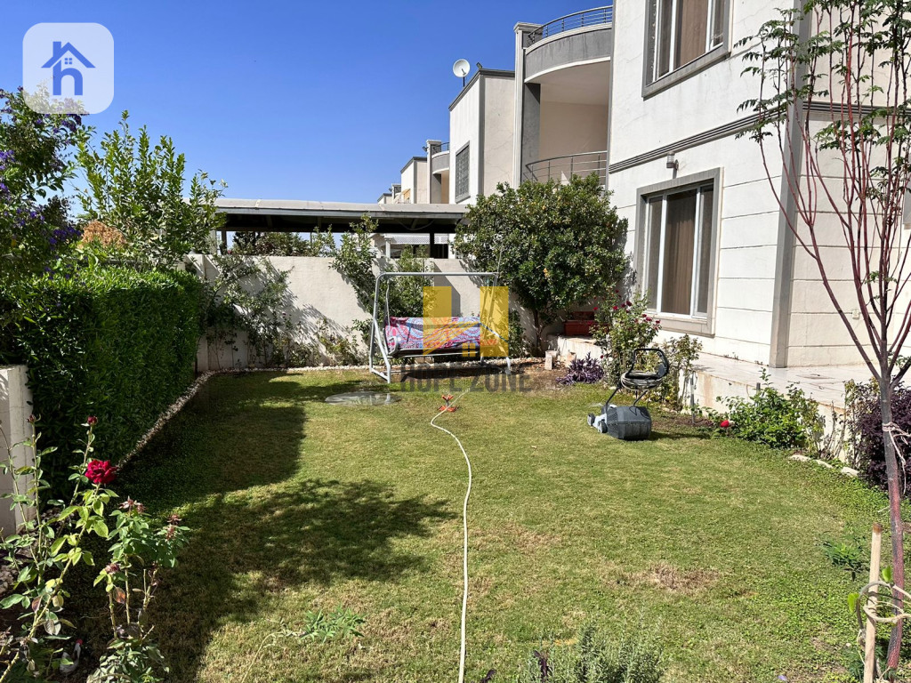 Spacious House with 5 Bedrooms Resim 2