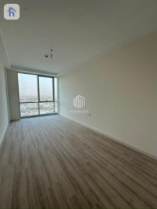 Modern 2-Bedroom Apartment in Empire Square Image 6