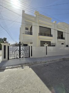 House Opposite Garden image 2