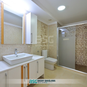 Modern Apartment in Prime Location Image 8