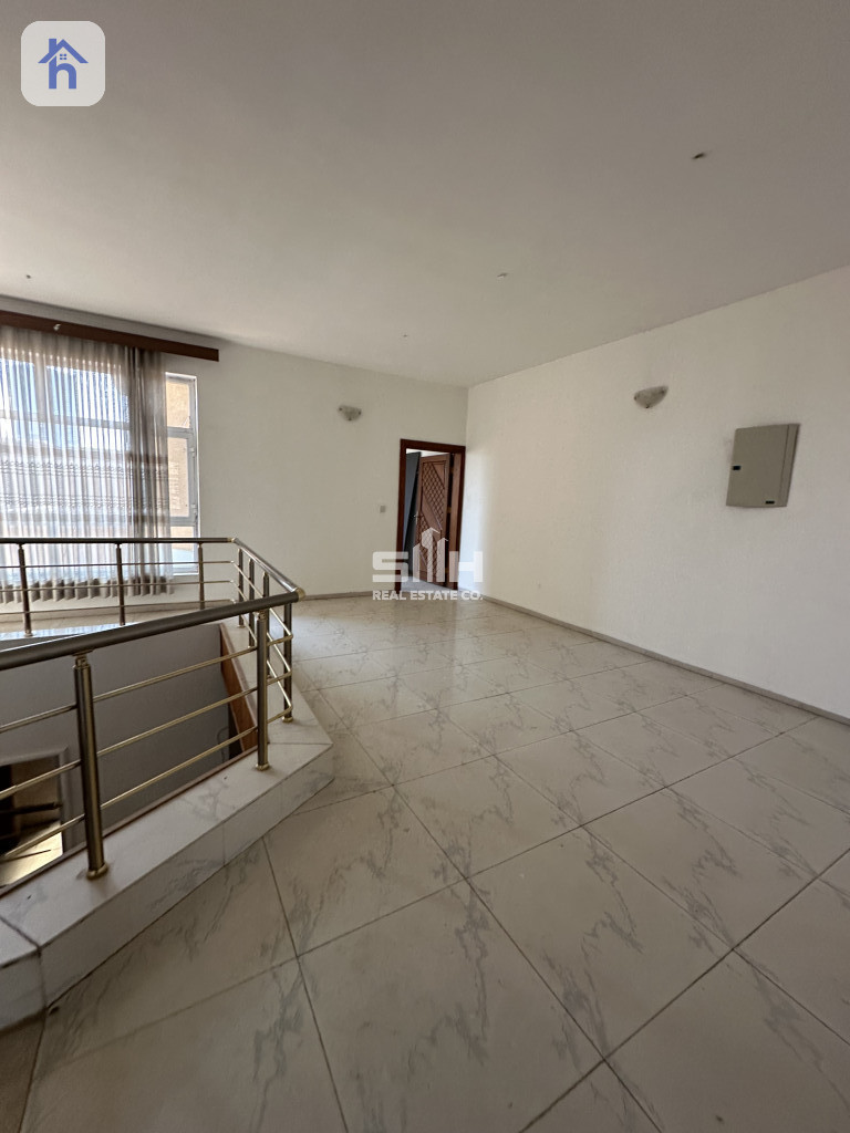 Spacious Commercial Property in Bakhtyari Image 10