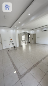Spacious Villa: 5 Bedrooms image 5