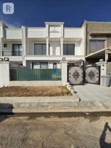 Modern Family Home with 4 Bedrooms image 1