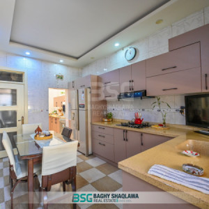 Cozy Three-Bedroom House image 5