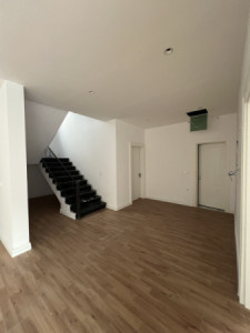 Elegant House with Multiple Rooms Image 7