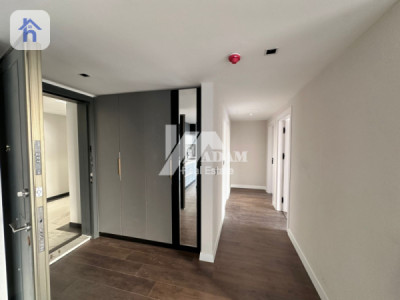 Elegant 2-BR Apartment with Terrace Image 5