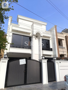 منزل عائلي مع غرف واسعة image 1