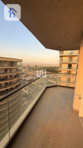 Modern One-Bedroom Apartment in Rami Towers Resim 9