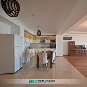 Spacious Apartment with Stunning Views Image 6
