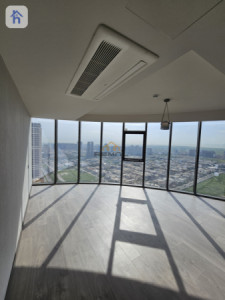 Spacious apartment with stunning views Image 3