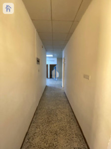 Spacious House with 4 Bedrooms Image 6