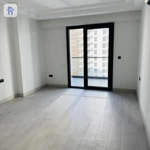 Elegant one-bedroom apartment Image 4