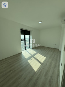 Spacious Apartment with 4 Bedrooms Image 9