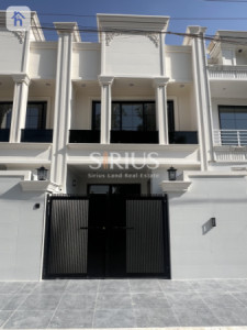 Spacious house with modern features image 1