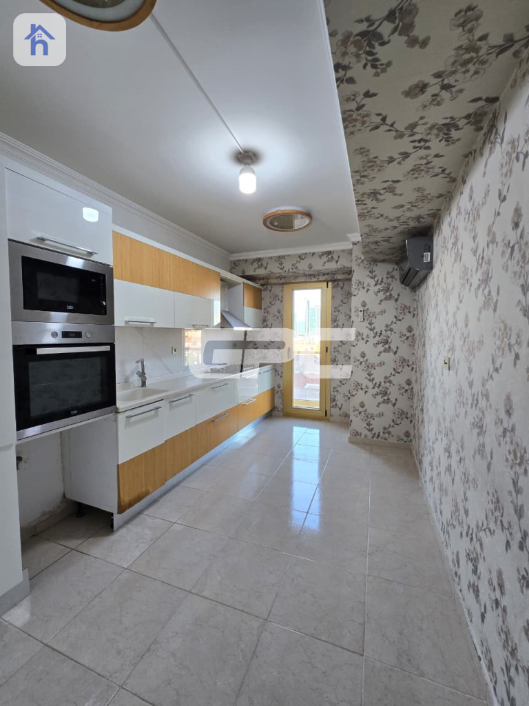 شوقەیەکی فراوانی چوار ژووری نوستن لە تاوەری ئەل ڕۆیا وێنە 2