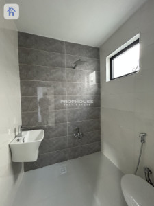 Modern 5-Bedroom Home for Sale image 6
