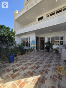 House (253m²) image 2