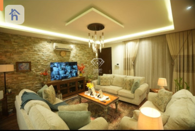 Elegant 5 Bedroom House for Sale Image 5