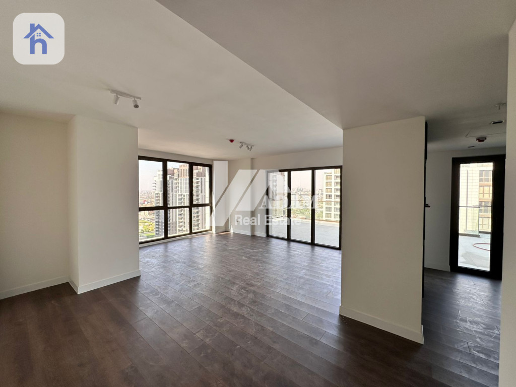 Spacious Apartment in Prime Location