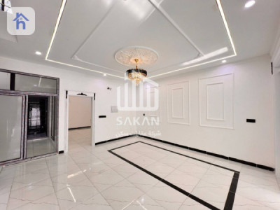 Modern House with Multiple Bedrooms Image 4