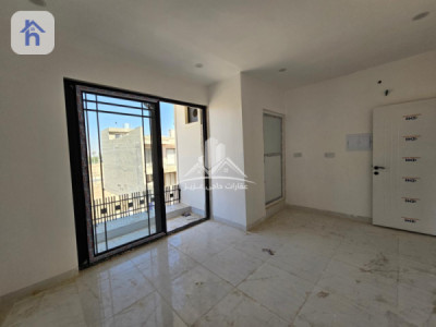 Square House Image 8