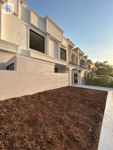 Square House image 2