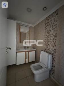 Luxurious Four Bedroom Apartment Image 10