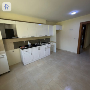 Spacious 3-Bedroom Apartment image 3