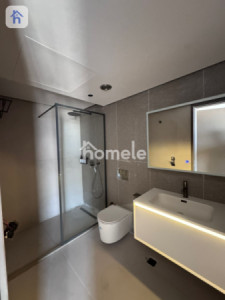 Elegant apartment with 45th-floor views image 9