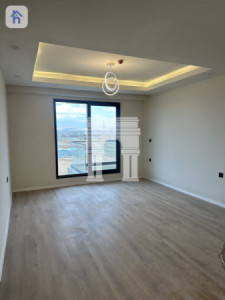 Cozy Apartment with Stunning Views Image 3