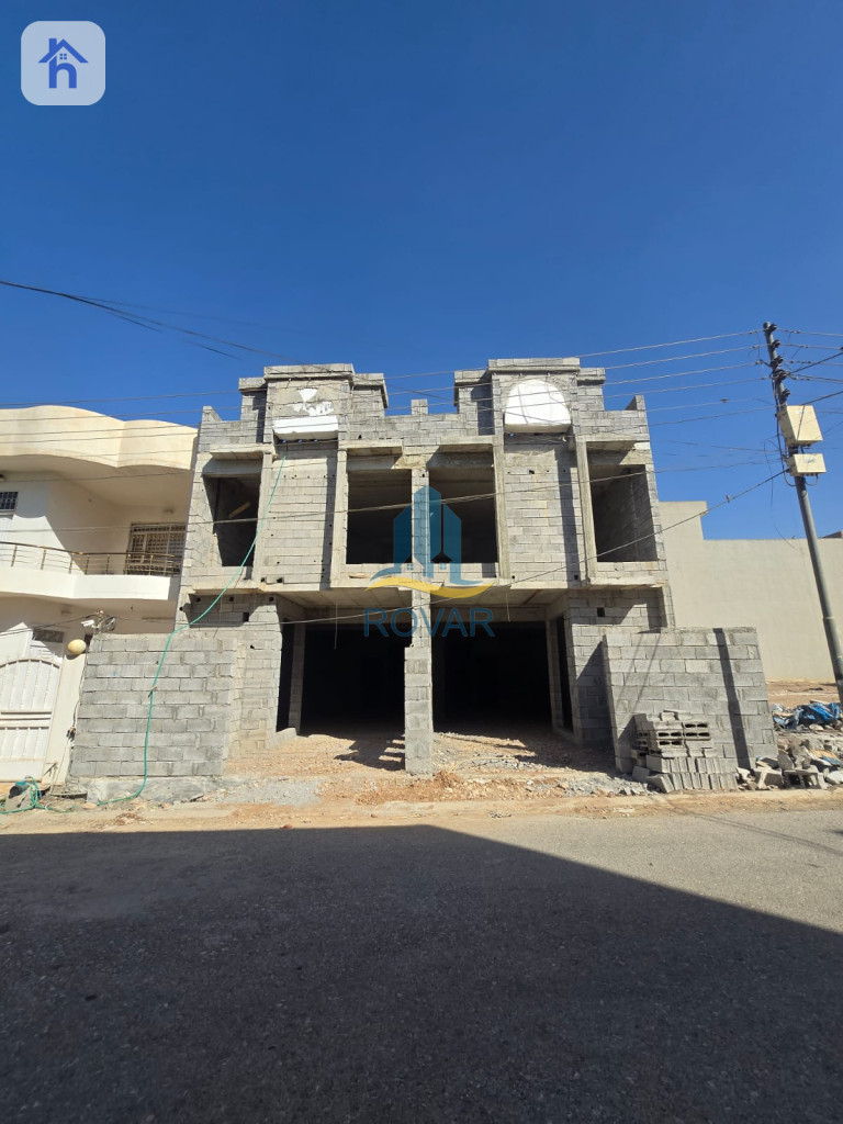 منزل ذو طابقين مشرق للبيع