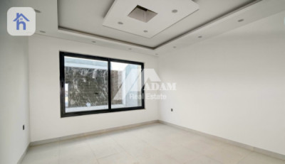 Cozy 4 bedroom House Image 7