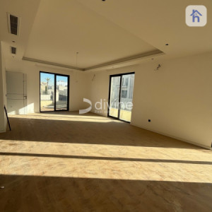 Luxurious House with Stunning Views image 2