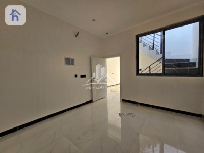 Modern House with Ample Space Image 9