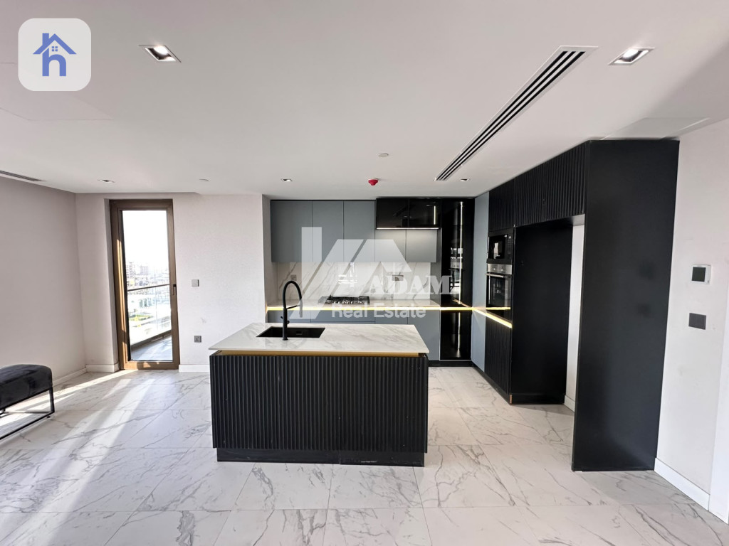Luxurious 4-Bedroom Apartment on High Floor