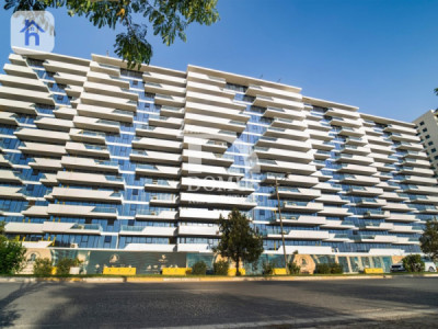 Modern 1BR Apartment in Star Towers Image 7