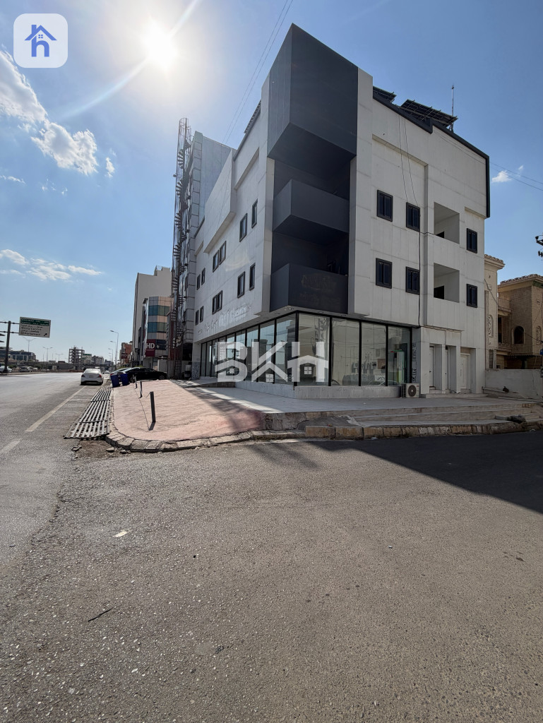 Commercial Building with 6 Apartments Resim 2