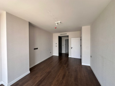 Modern 4 BR Apartment in Prime Location Image 7