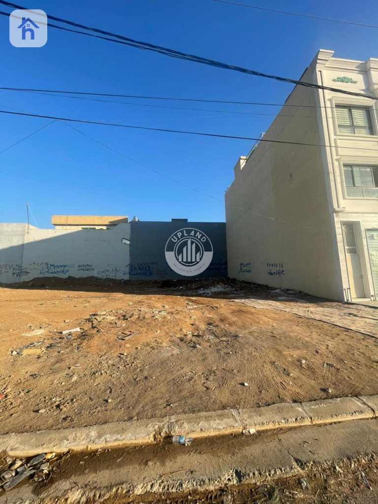 أرض تجارية (250م²)