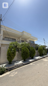 Luxurious House with Multiple Amenities image 10