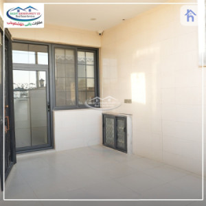 home with 3 bedrooms image 2