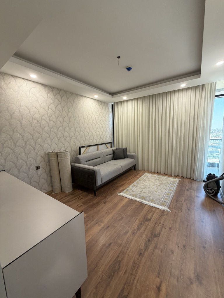 Modern Furnished Apartment in Sky Towers Resim 2