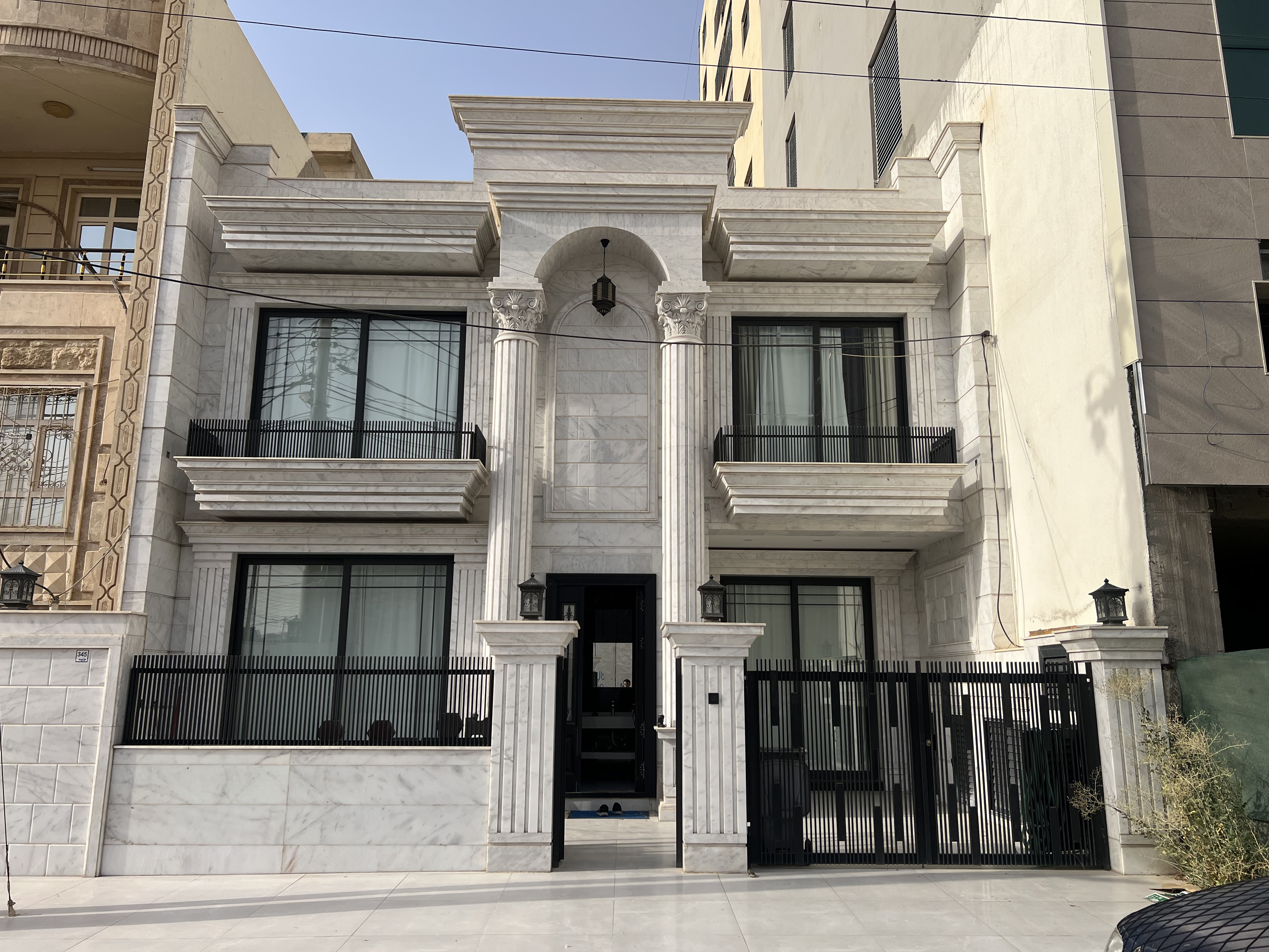منزل مؤثث للبيع