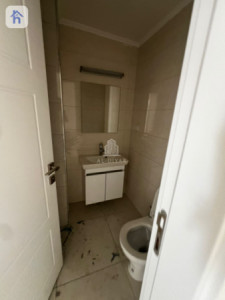 Modern 2-Bed Apartment Image 4