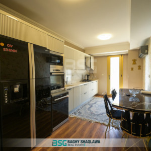 شقة مفروشة فاخرة بإطلالة الحديقة الداخلية صورة 3