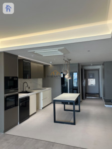 Elegant 1-Bedroom Apartment with Stunning View image 3