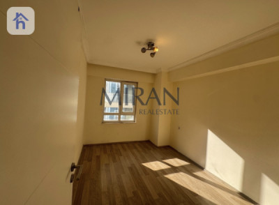 Modern 3-Bedroom Apartment Image 5