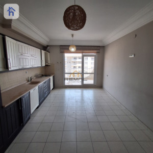 Elegant 3-Bedroom Apartment image 6